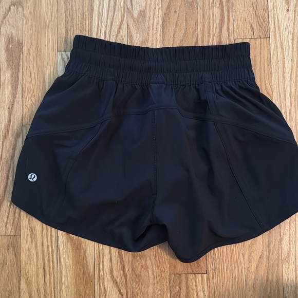 Lululemon sz 4 Tracker Short V *4" Black Women's Shorts great pre owned cond - Picture 5 of 12